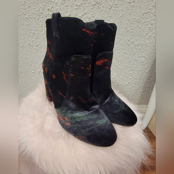 ❤🩷Bruno Premi Anthropologie - Velvet Black with Red & Green Heeled Boots❤🩷 - Picture 3 of 14